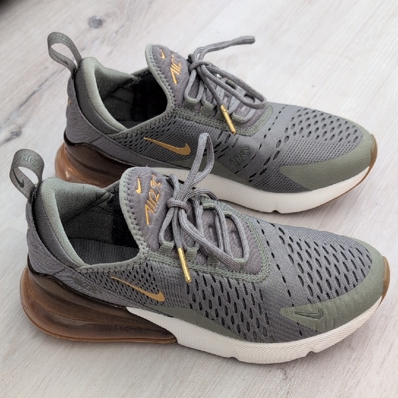 Nike Air 270 Gray Sneakers with Gold Accents - Picture 2 of 8
